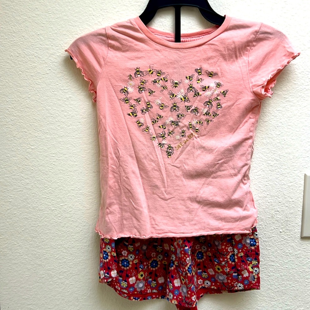 Peek bee shirt and shorts